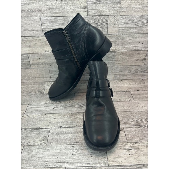 Born Black Leather Ankle Boots Moto Buckle Zip Up Booties Size 8.5M - Picture 1 of 14
